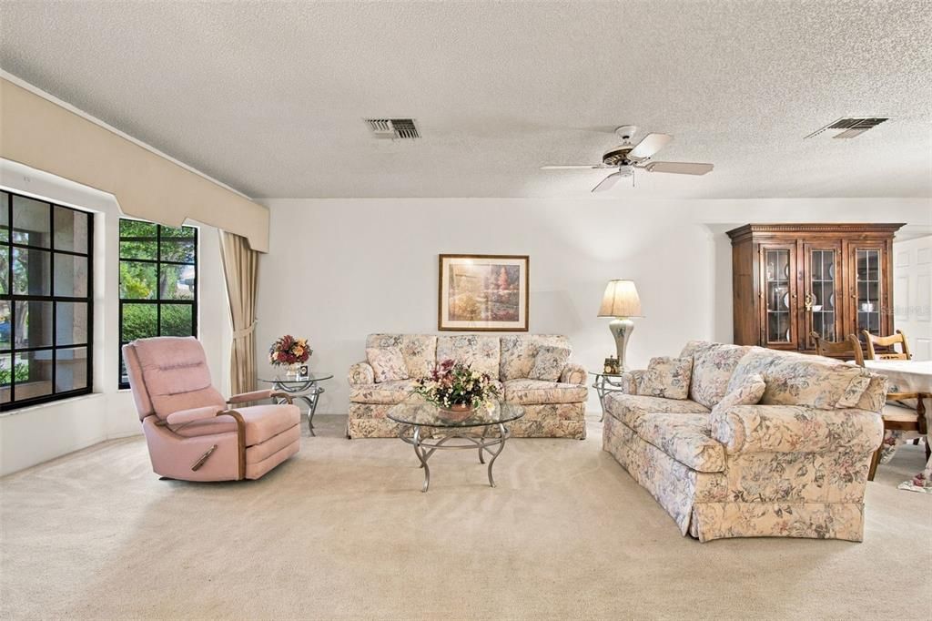For Sale: $450,000 (2 beds, 2 baths, 1700 Square Feet)