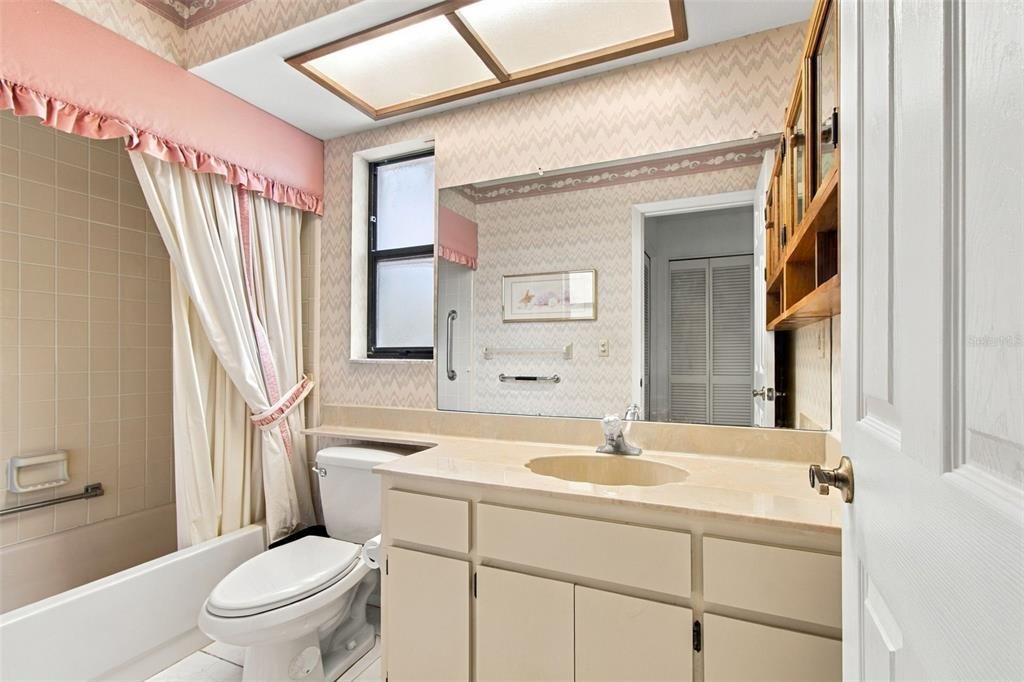 For Sale: $450,000 (2 beds, 2 baths, 1700 Square Feet)