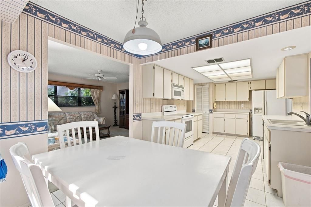 For Sale: $450,000 (2 beds, 2 baths, 1700 Square Feet)