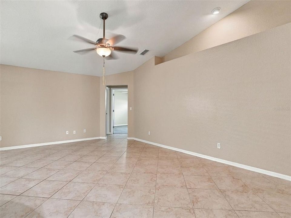 En Venta: $369,000 (3 camas, 2 baños, 1917 Pies cuadrados)