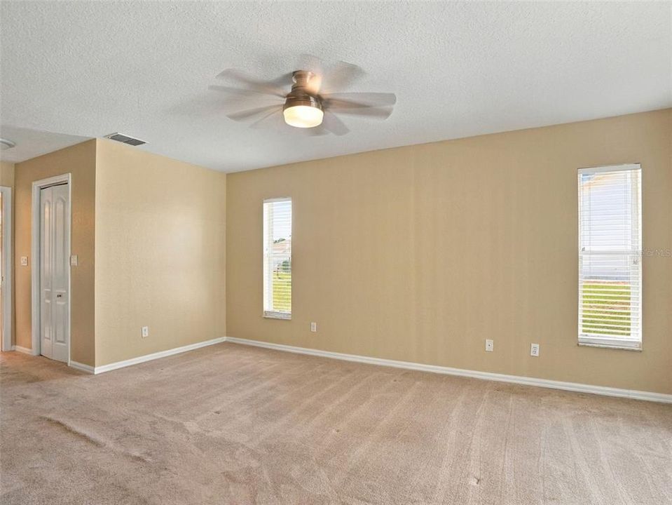 En Venta: $369,000 (3 camas, 2 baños, 1917 Pies cuadrados)