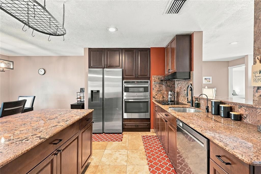 На продажу: $180,000 (2 спален, 2 ванн, 1090 Квадратных фут)