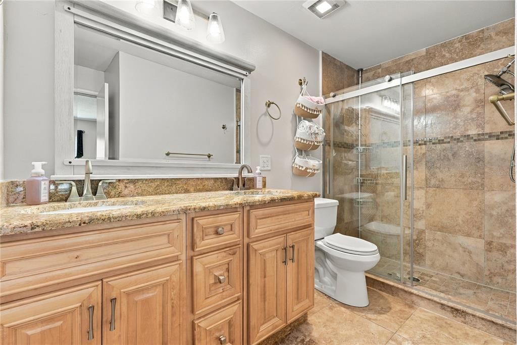 На продажу: $180,000 (2 спален, 2 ванн, 1090 Квадратных фут)