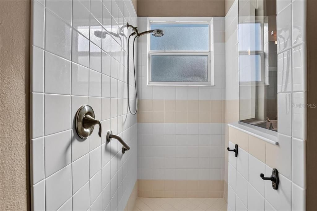 En Venta: $464,000 (2 camas, 2 baños, 1640 Pies cuadrados)