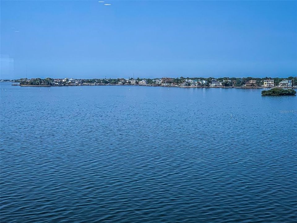 For Sale: $545,000 (2 beds, 2 baths, 1375 Square Feet)