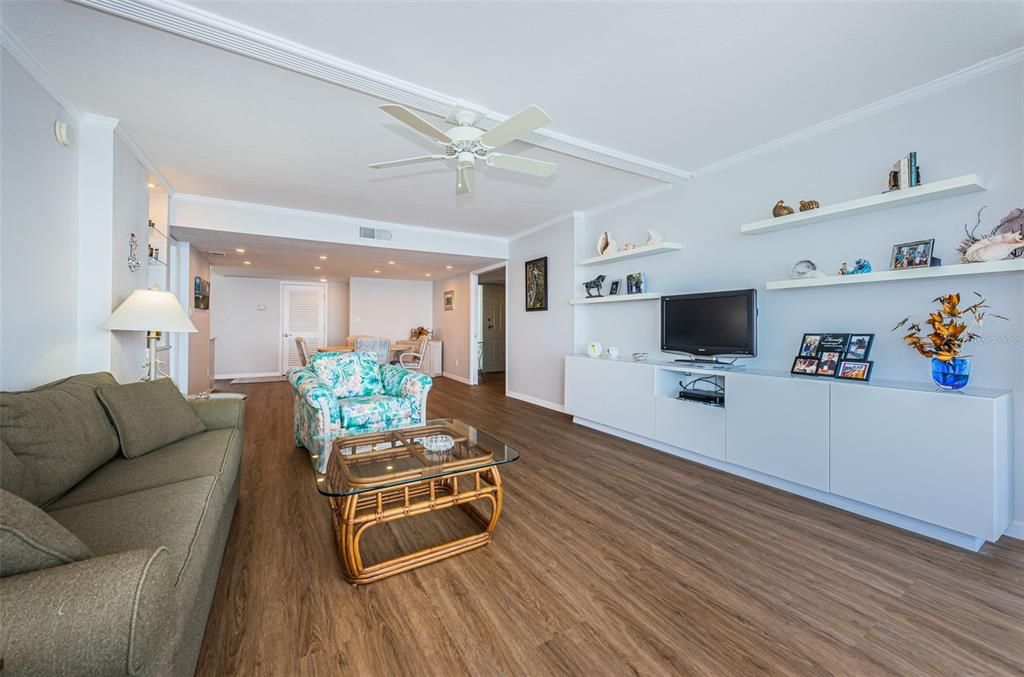 For Sale: $545,000 (2 beds, 2 baths, 1375 Square Feet)