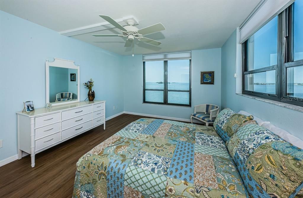 For Sale: $545,000 (2 beds, 2 baths, 1375 Square Feet)