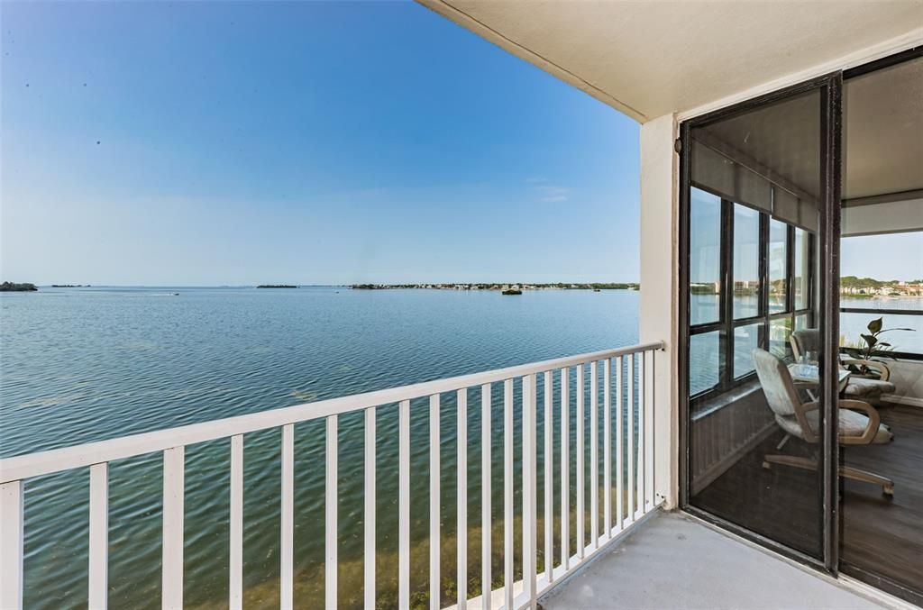 For Sale: $545,000 (2 beds, 2 baths, 1375 Square Feet)
