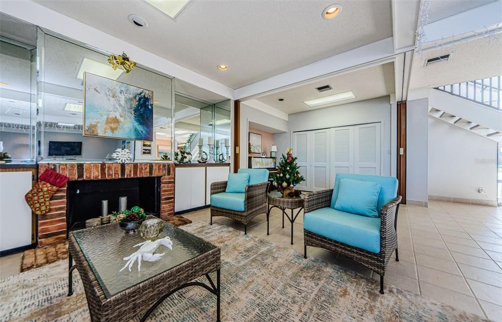 For Sale: $545,000 (2 beds, 2 baths, 1375 Square Feet)