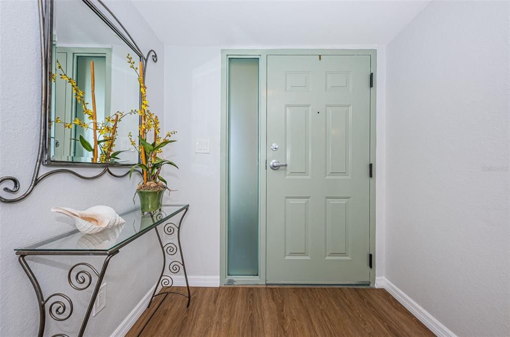 For Sale: $545,000 (2 beds, 2 baths, 1375 Square Feet)