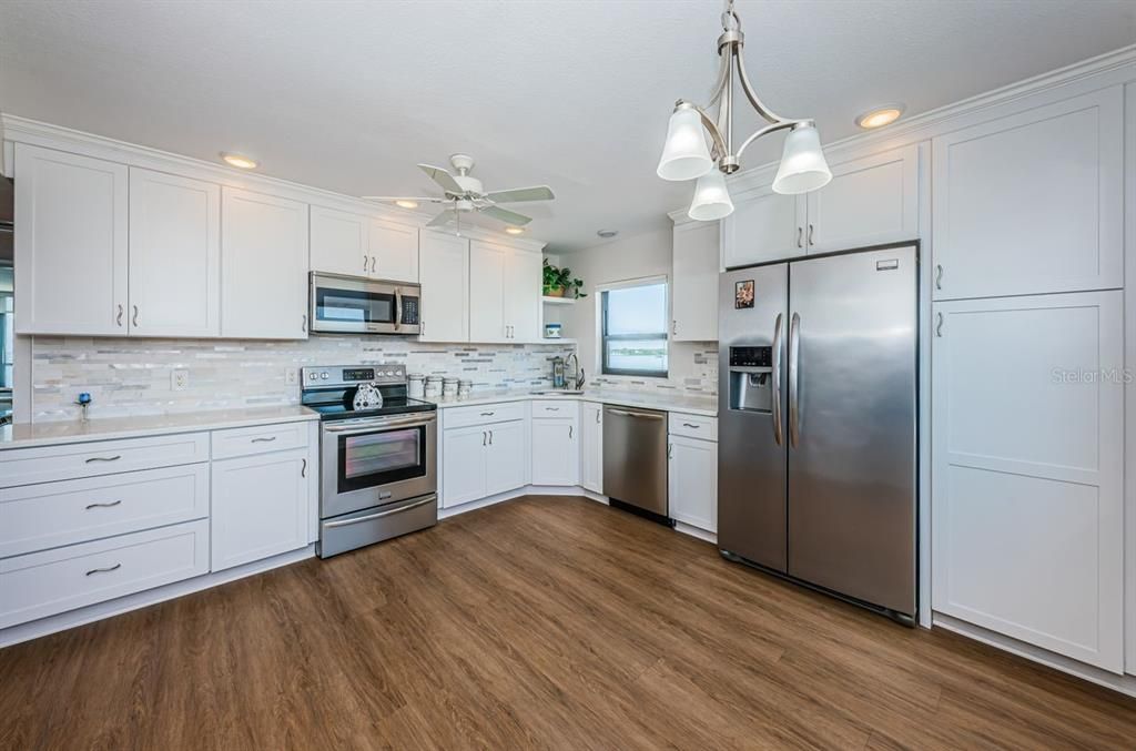 For Sale: $545,000 (2 beds, 2 baths, 1375 Square Feet)