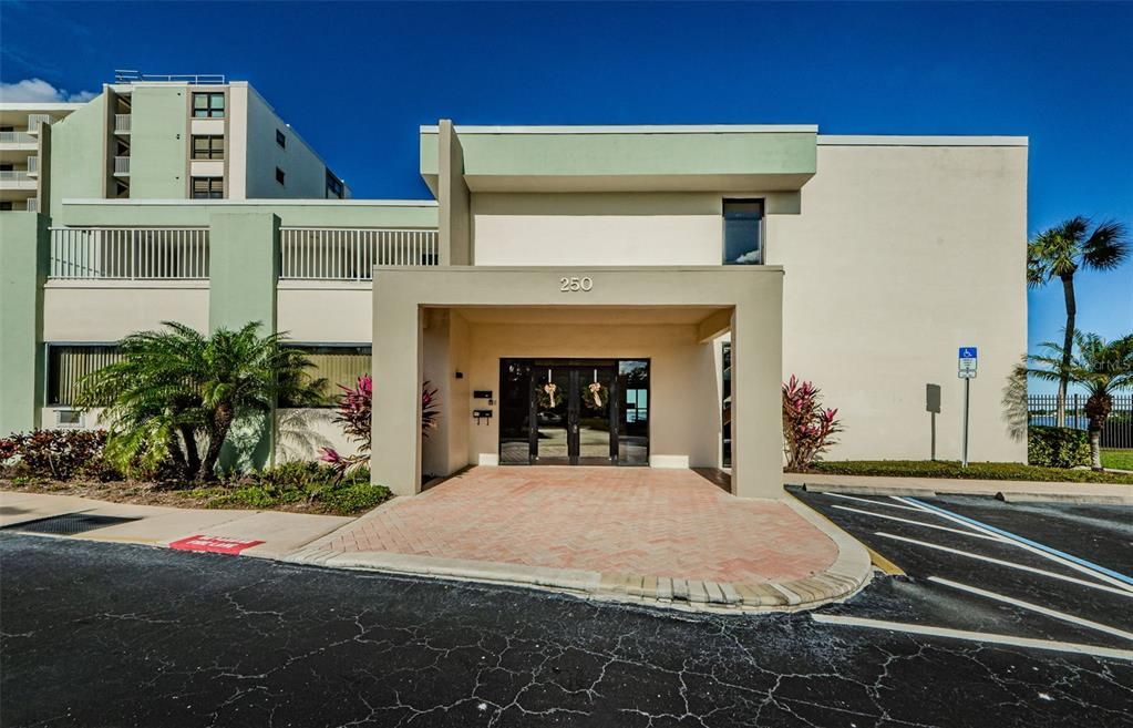 For Sale: $545,000 (2 beds, 2 baths, 1375 Square Feet)
