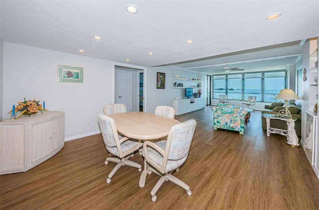 For Sale: $545,000 (2 beds, 2 baths, 1375 Square Feet)