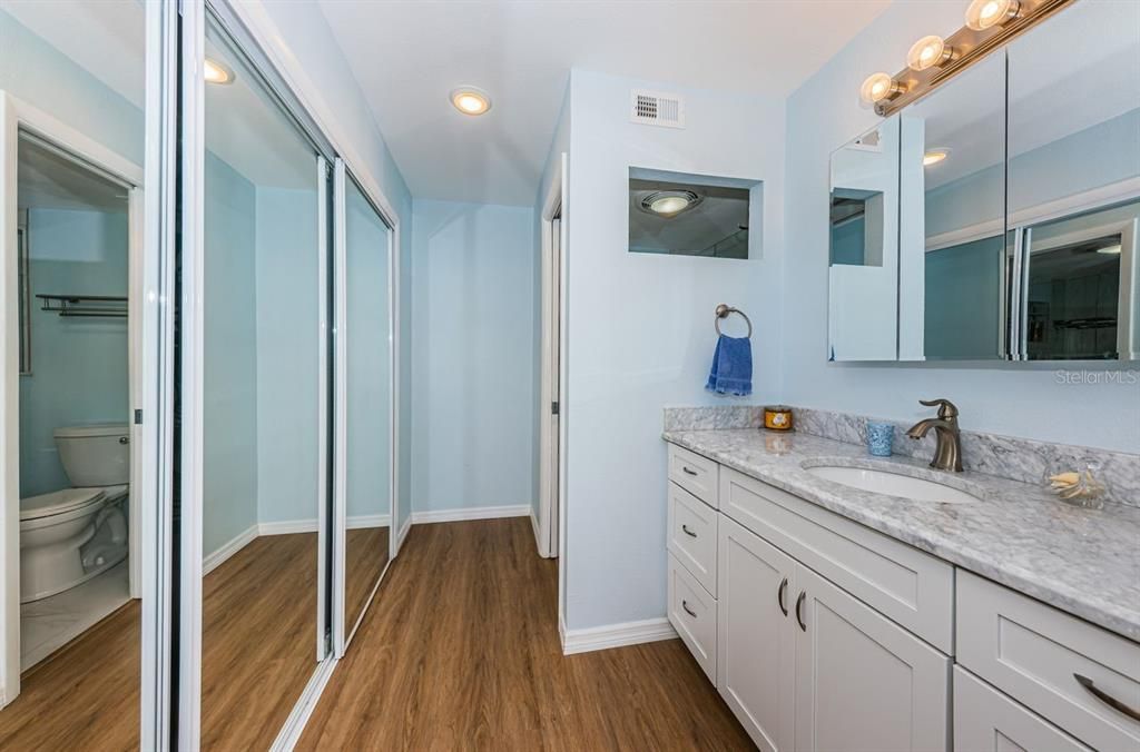 For Sale: $545,000 (2 beds, 2 baths, 1375 Square Feet)