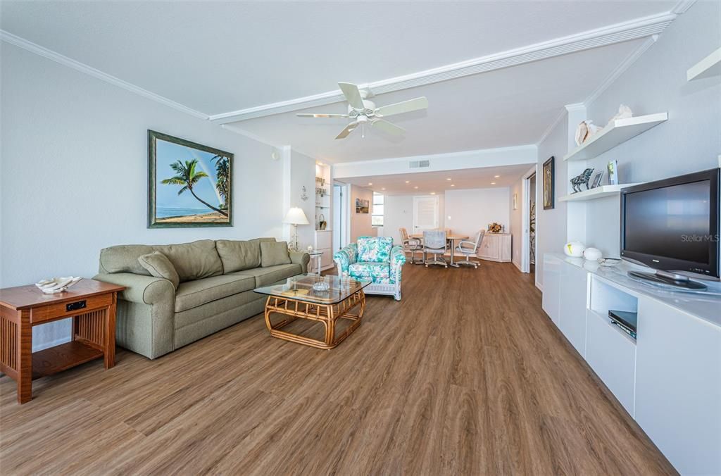 For Sale: $545,000 (2 beds, 2 baths, 1375 Square Feet)