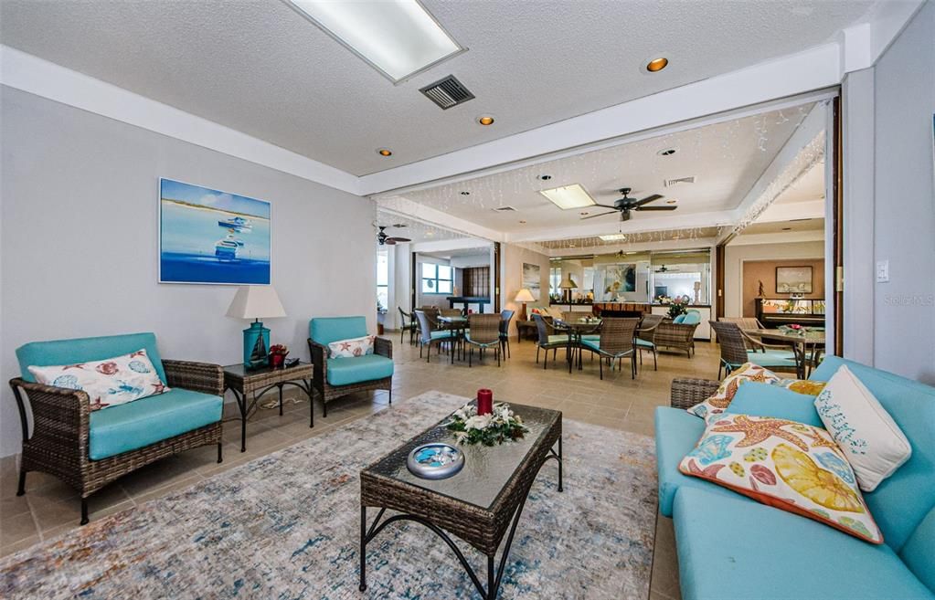 For Sale: $545,000 (2 beds, 2 baths, 1375 Square Feet)
