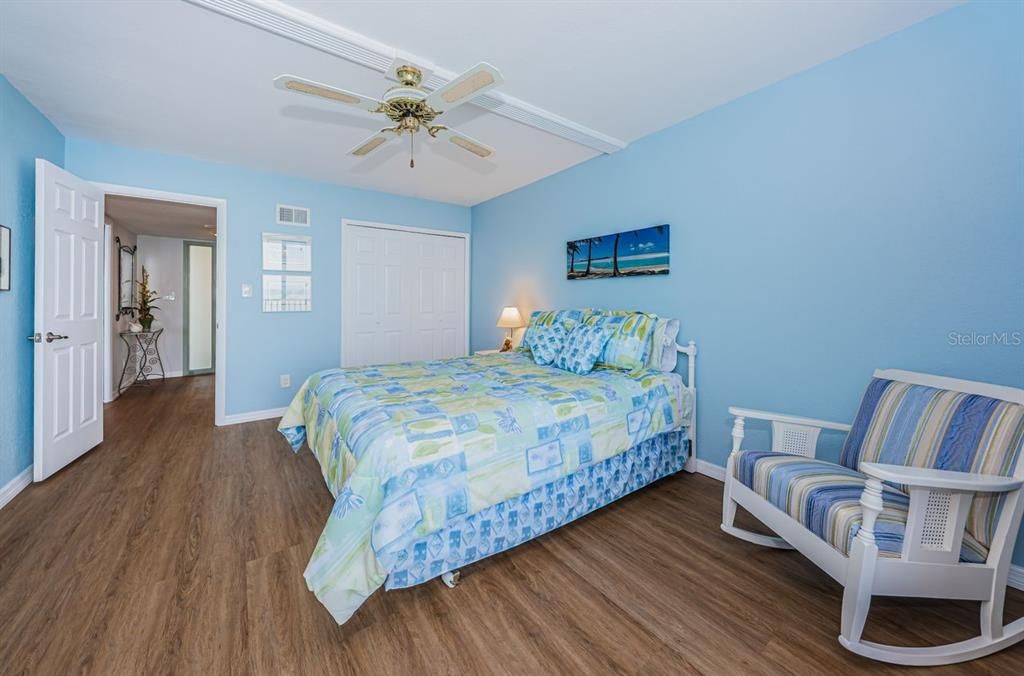 For Sale: $545,000 (2 beds, 2 baths, 1375 Square Feet)