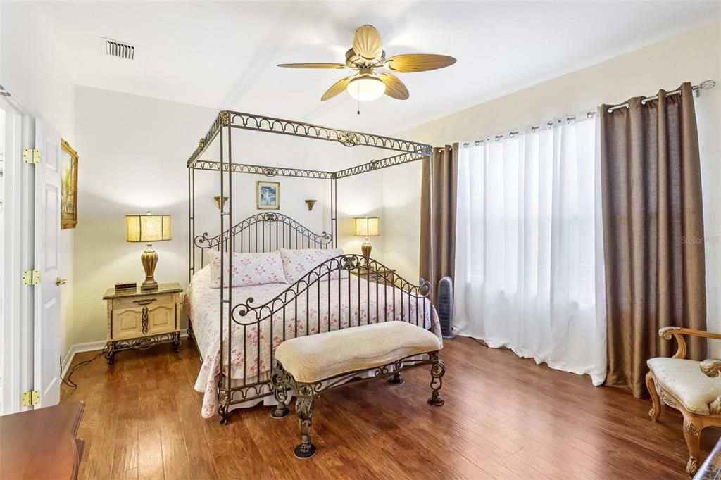 На продажу: $369,000 (3 спален, 2 ванн, 1958 Квадратных фут)