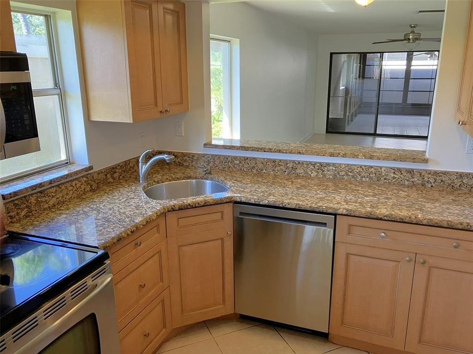For Sale: $199,900 (2 beds, 2 baths, 1030 Square Feet)