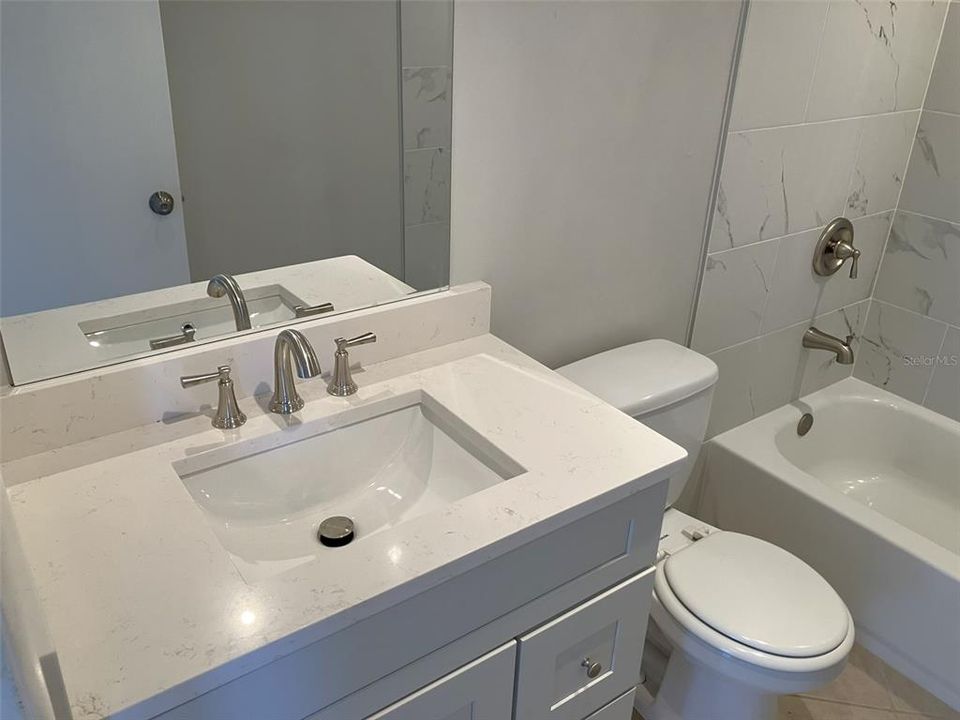 For Sale: $199,900 (2 beds, 2 baths, 1030 Square Feet)