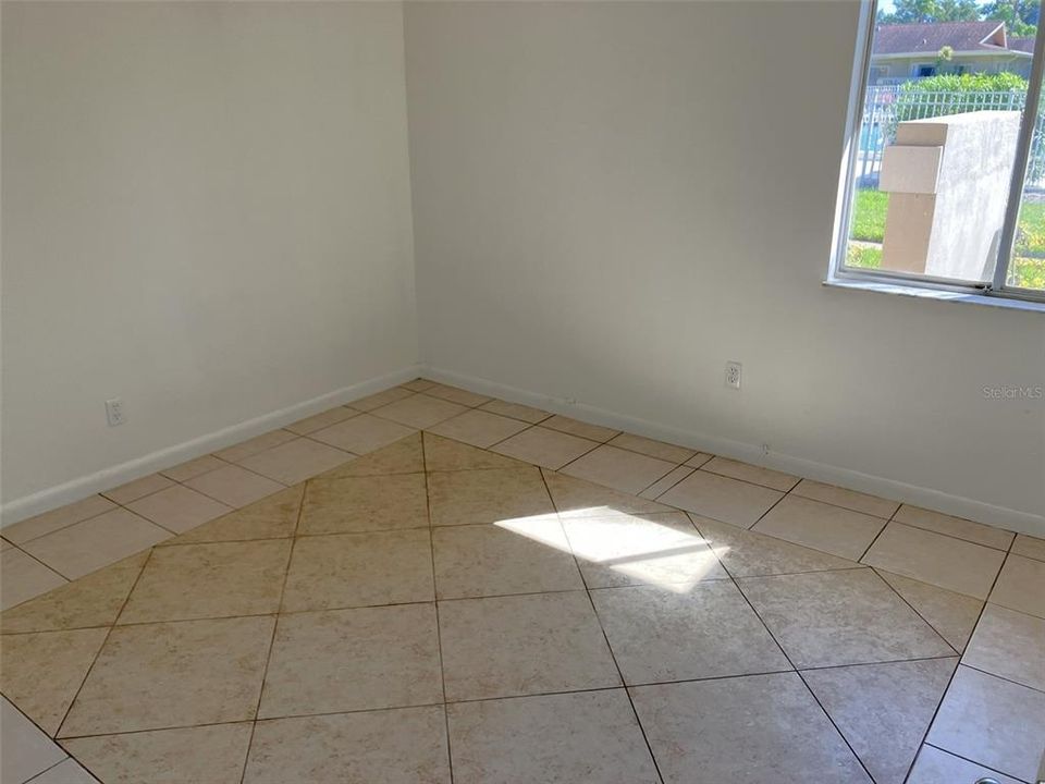 For Sale: $199,900 (2 beds, 2 baths, 1030 Square Feet)