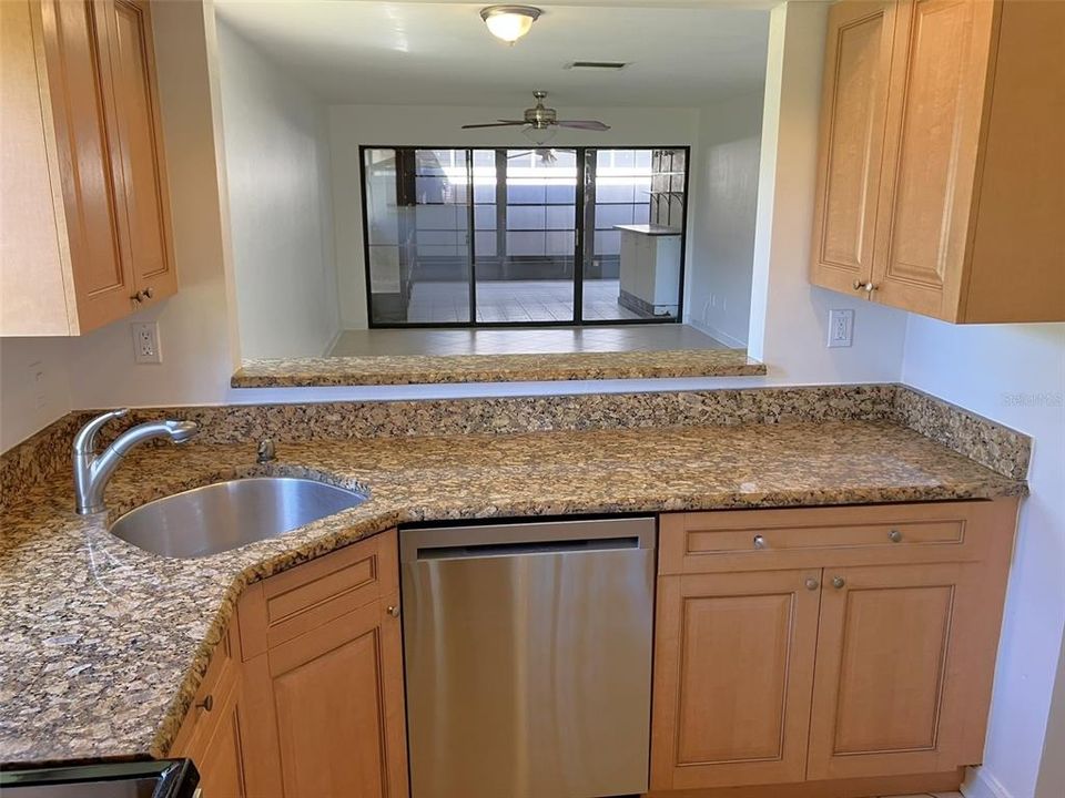 For Sale: $199,900 (2 beds, 2 baths, 1030 Square Feet)