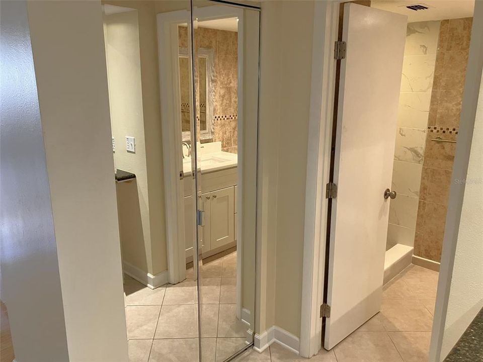 For Sale: $199,900 (2 beds, 2 baths, 1030 Square Feet)