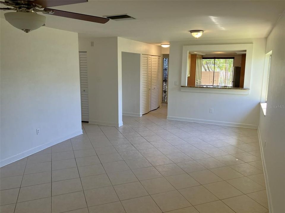 For Sale: $199,900 (2 beds, 2 baths, 1030 Square Feet)