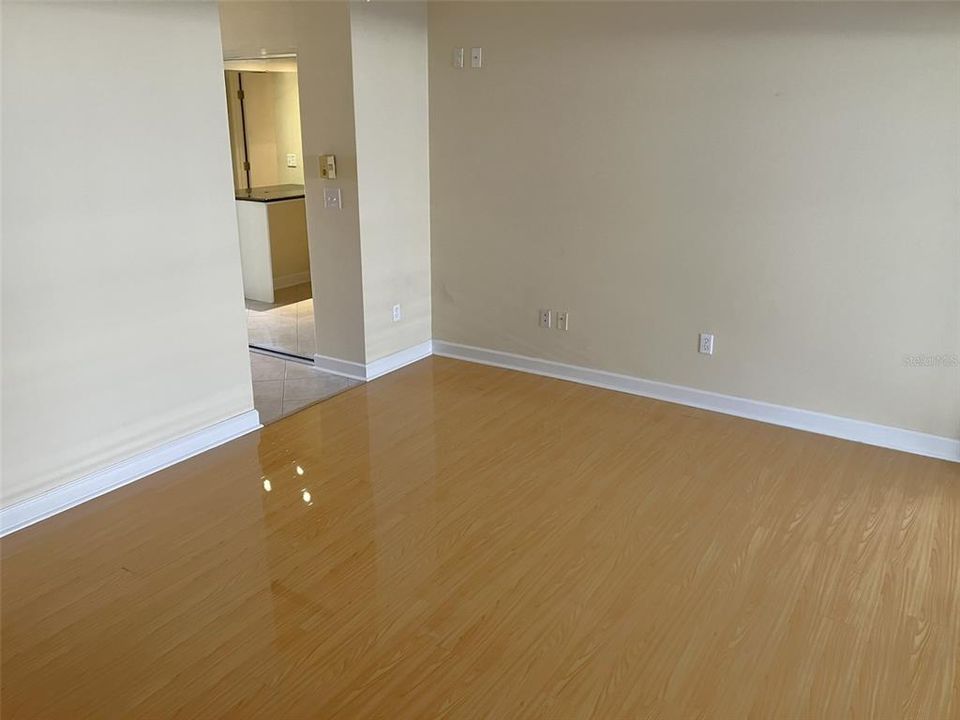 For Sale: $199,900 (2 beds, 2 baths, 1030 Square Feet)