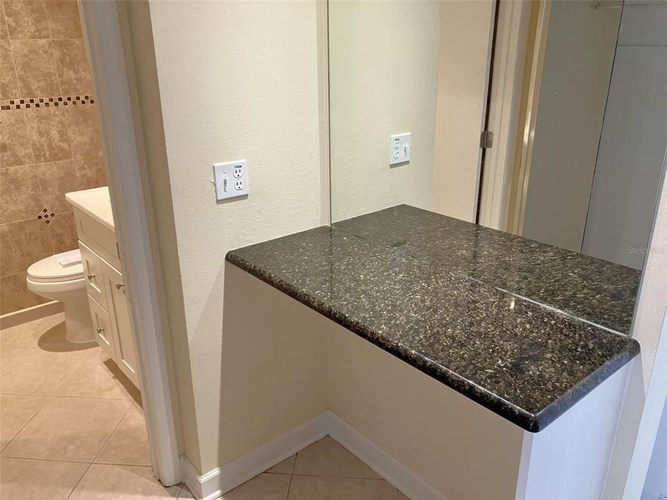 For Sale: $199,900 (2 beds, 2 baths, 1030 Square Feet)