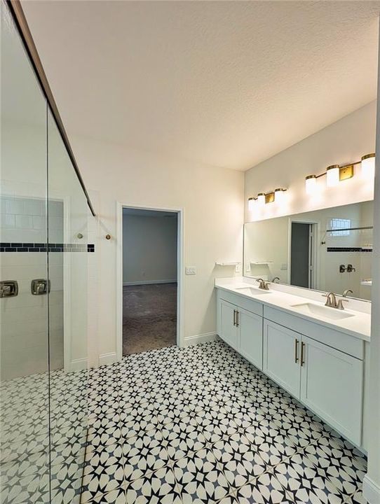 For Sale: $635,000 (5 beds, 3 baths, 3170 Square Feet)