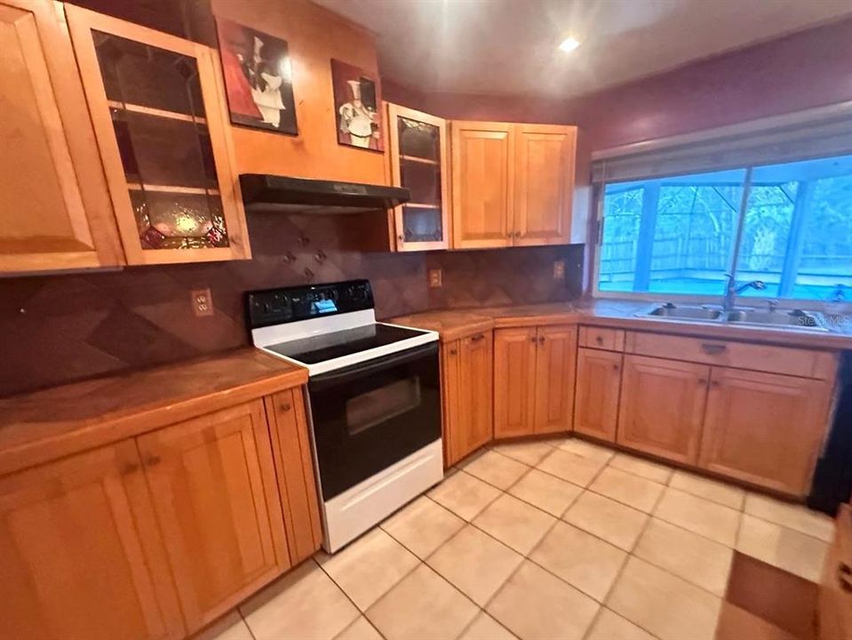 На продажу: $375,000 (3 спален, 2 ванн, 2462 Квадратных фут)