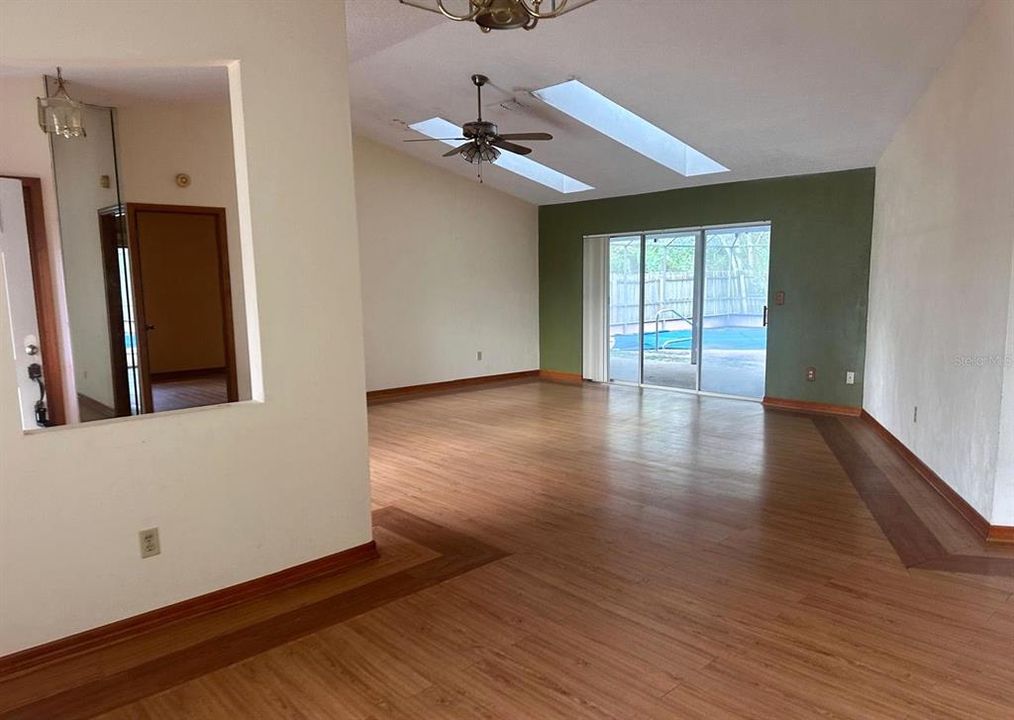 На продажу: $375,000 (3 спален, 2 ванн, 2462 Квадратных фут)