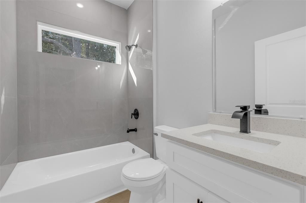 For Sale: $315,000 (4 beds, 3 baths, 1952 Square Feet)