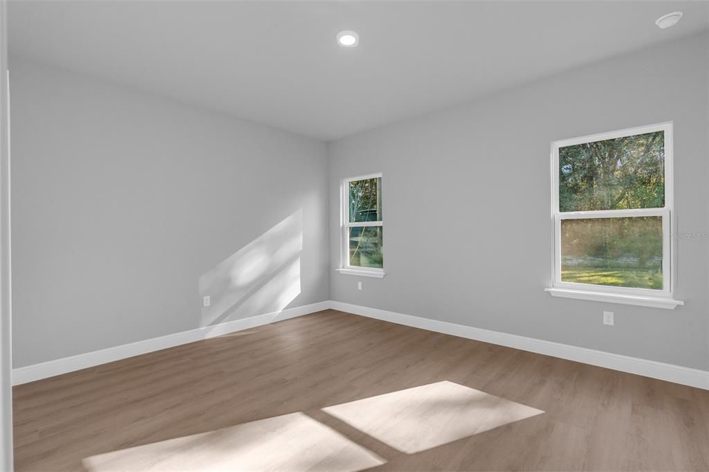 For Sale: $315,000 (4 beds, 3 baths, 1952 Square Feet)
