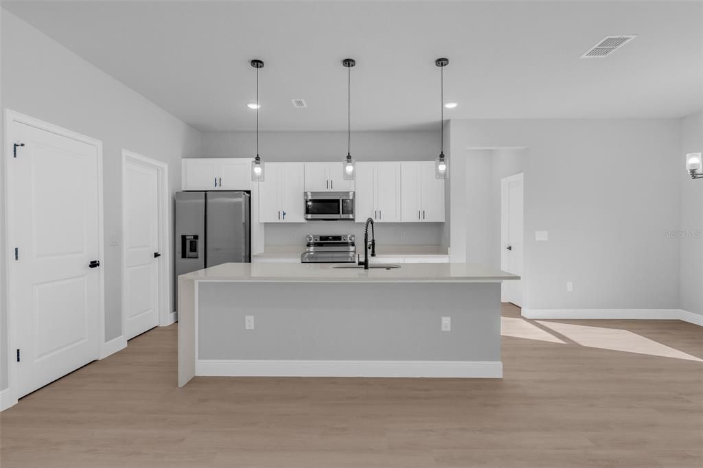 For Sale: $315,000 (4 beds, 3 baths, 1952 Square Feet)