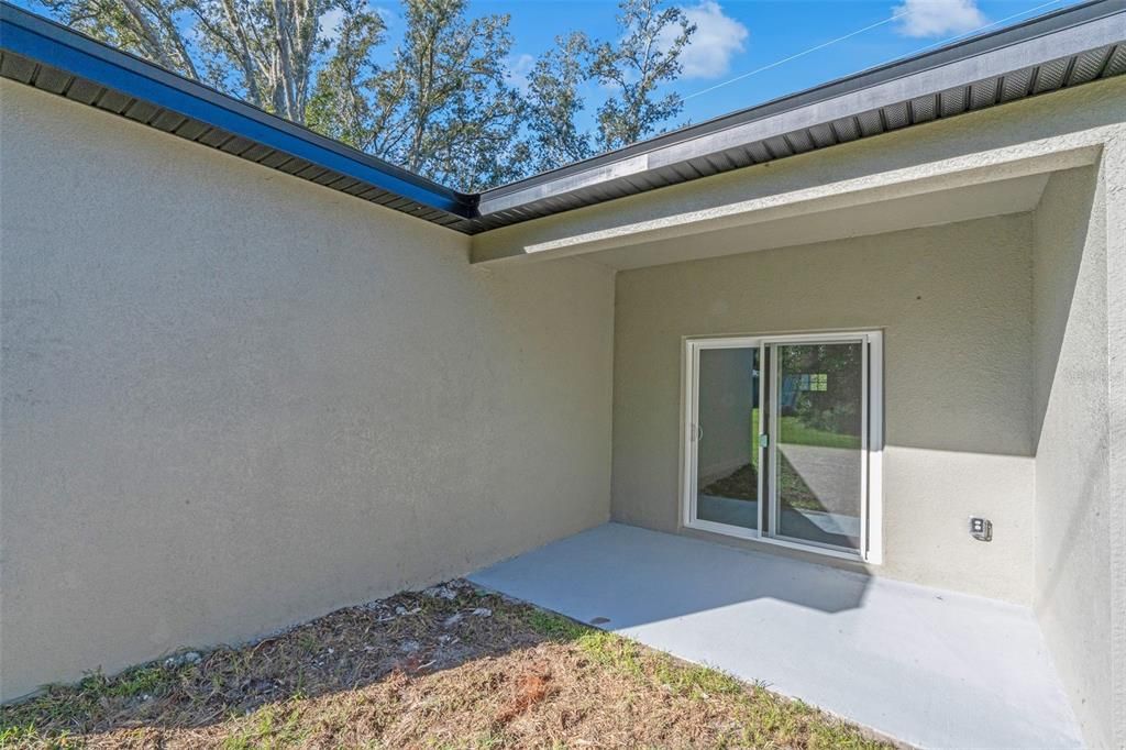 For Sale: $315,000 (4 beds, 3 baths, 1952 Square Feet)