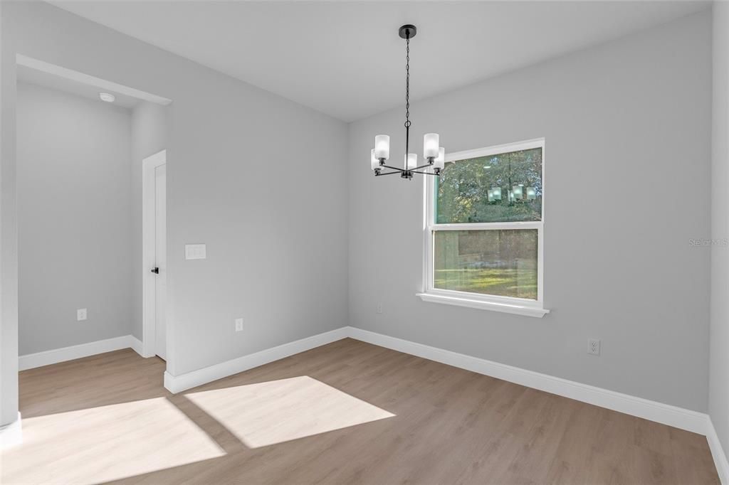 For Sale: $315,000 (4 beds, 3 baths, 1952 Square Feet)