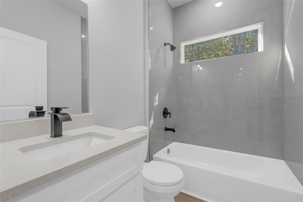 For Sale: $315,000 (4 beds, 3 baths, 1952 Square Feet)