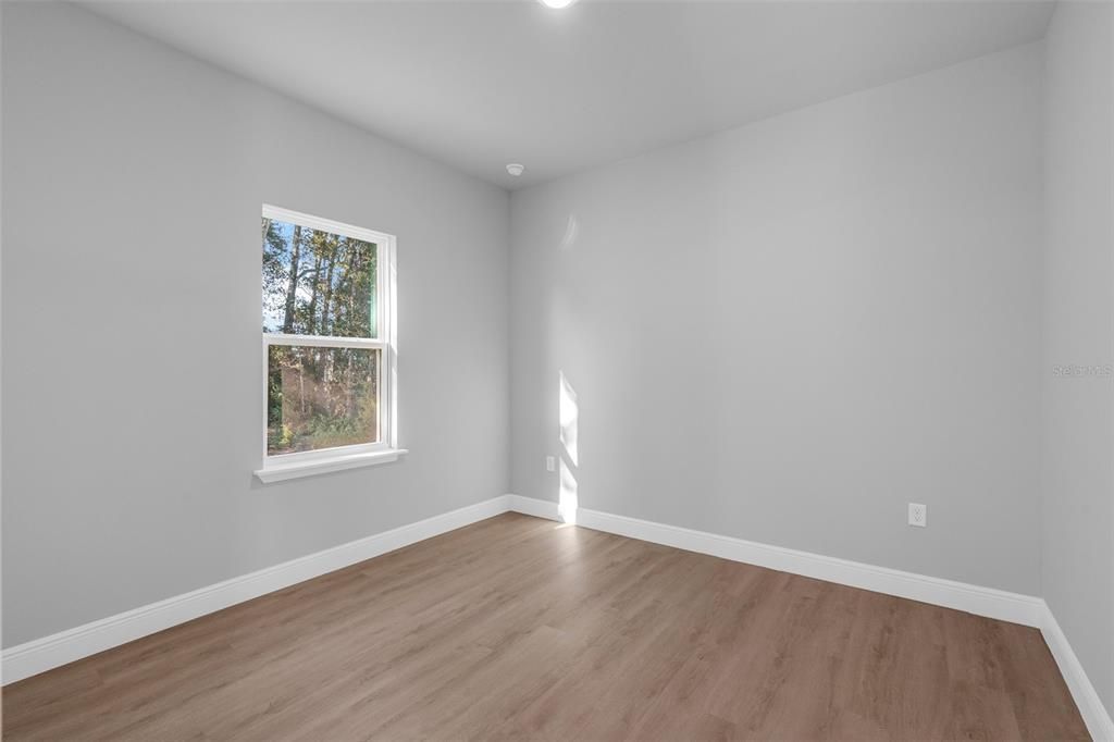 For Sale: $315,000 (4 beds, 3 baths, 1952 Square Feet)
