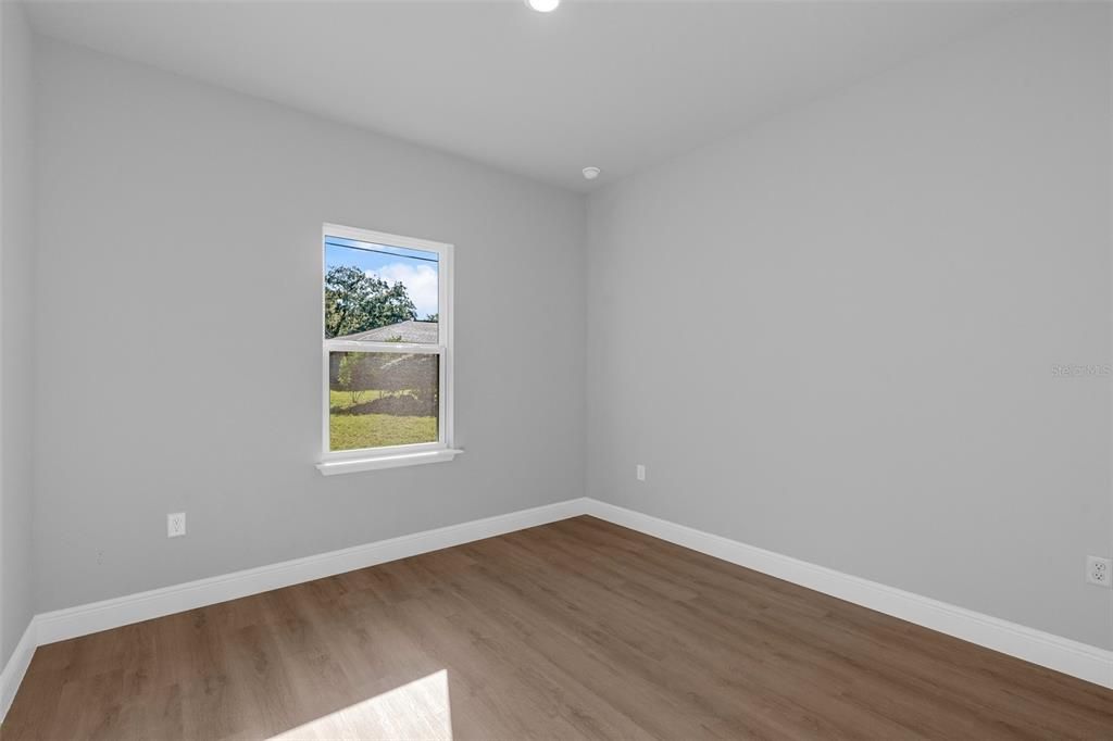 For Sale: $315,000 (4 beds, 3 baths, 1952 Square Feet)