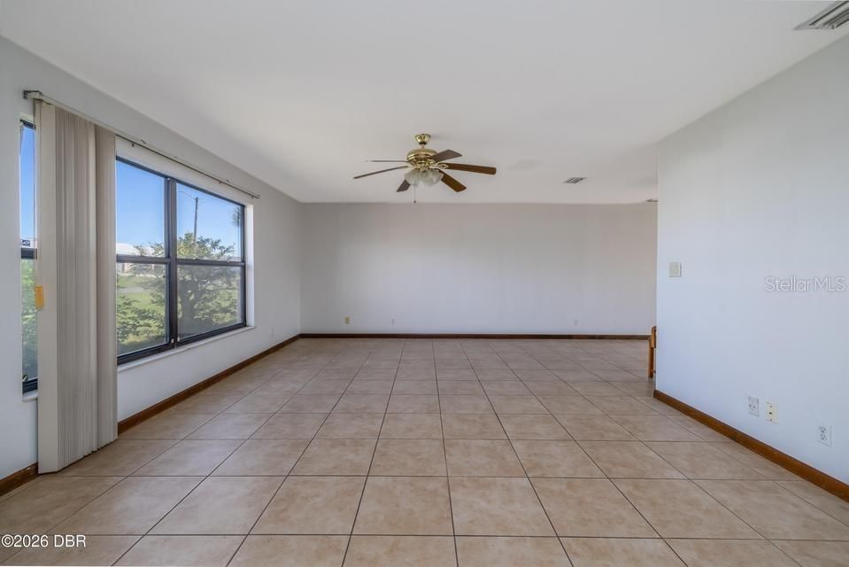 En Venta: $359,000 (2 camas, 2 baños, 1560 Pies cuadrados)