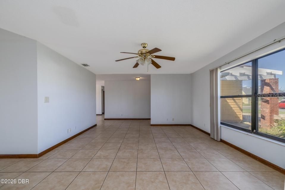 En Venta: $359,000 (2 camas, 2 baños, 1560 Pies cuadrados)