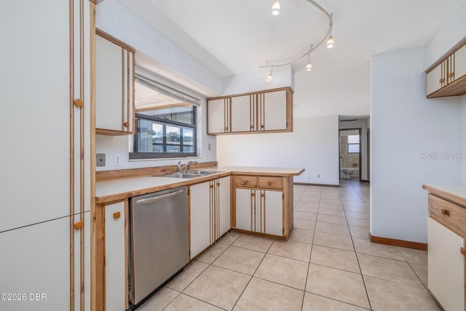 En Venta: $359,000 (2 camas, 2 baños, 1560 Pies cuadrados)