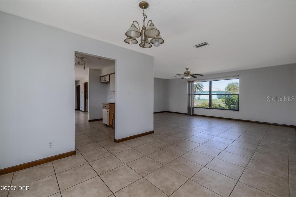 En Venta: $359,000 (2 camas, 2 baños, 1560 Pies cuadrados)