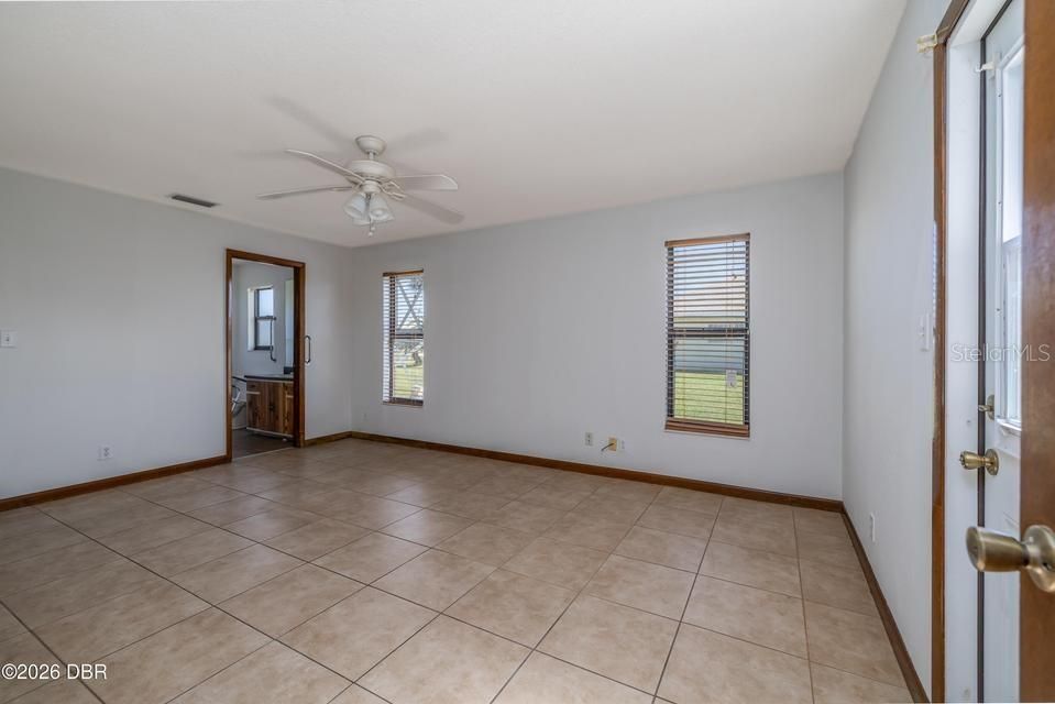 En Venta: $359,000 (2 camas, 2 baños, 1560 Pies cuadrados)