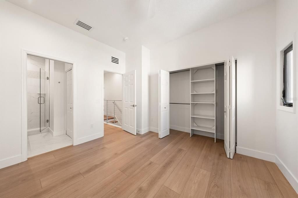 На продажу: $599,900 (2 спален, 2 ванн, 1185 Квадратных фут)