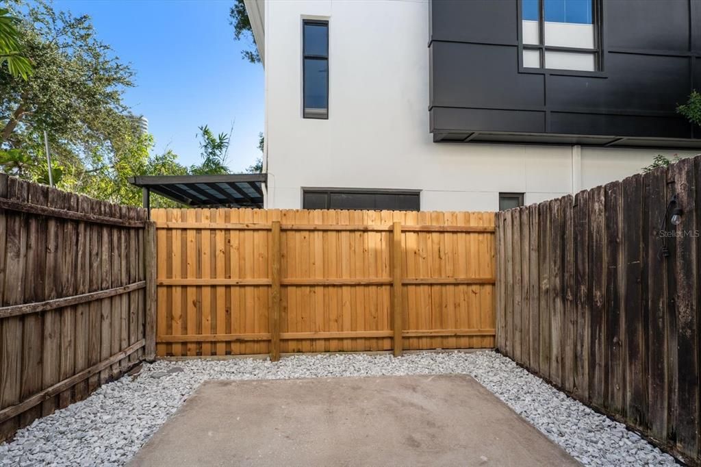 На продажу: $599,900 (2 спален, 2 ванн, 1185 Квадратных фут)