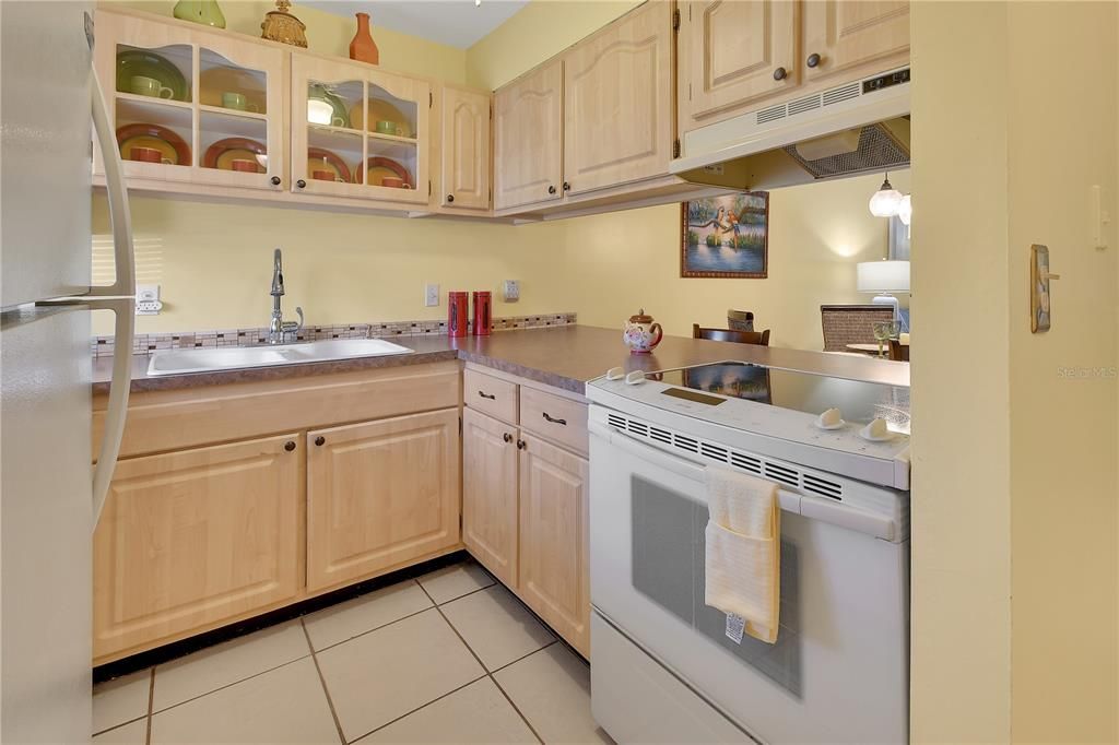 En Venta: $159,900 (2 camas, 1 baños, 930 Pies cuadrados)