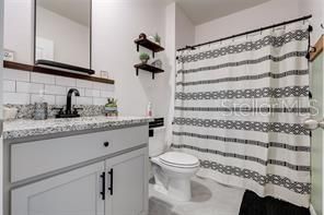 На продажу: $404,995 (3 спален, 2 ванн, 1830 Квадратных фут)